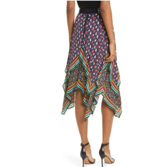 Alice + Olivia | Maura Tiered Handkerchief Skirt - Picture 3 of 16